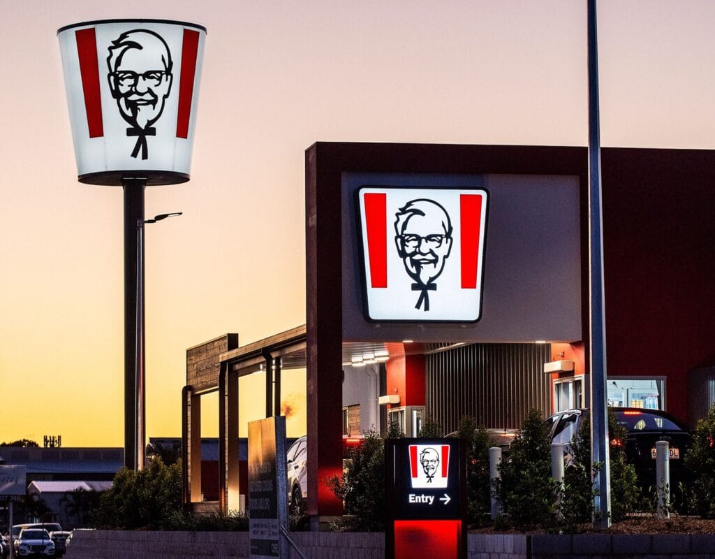 rive-thru custom building signage and pylon for fast food franchise