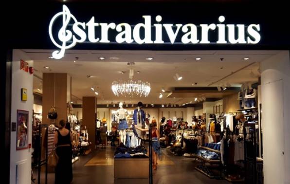 Stradivarius storefront featuring white epoxy resin channel letters with treble clef logo