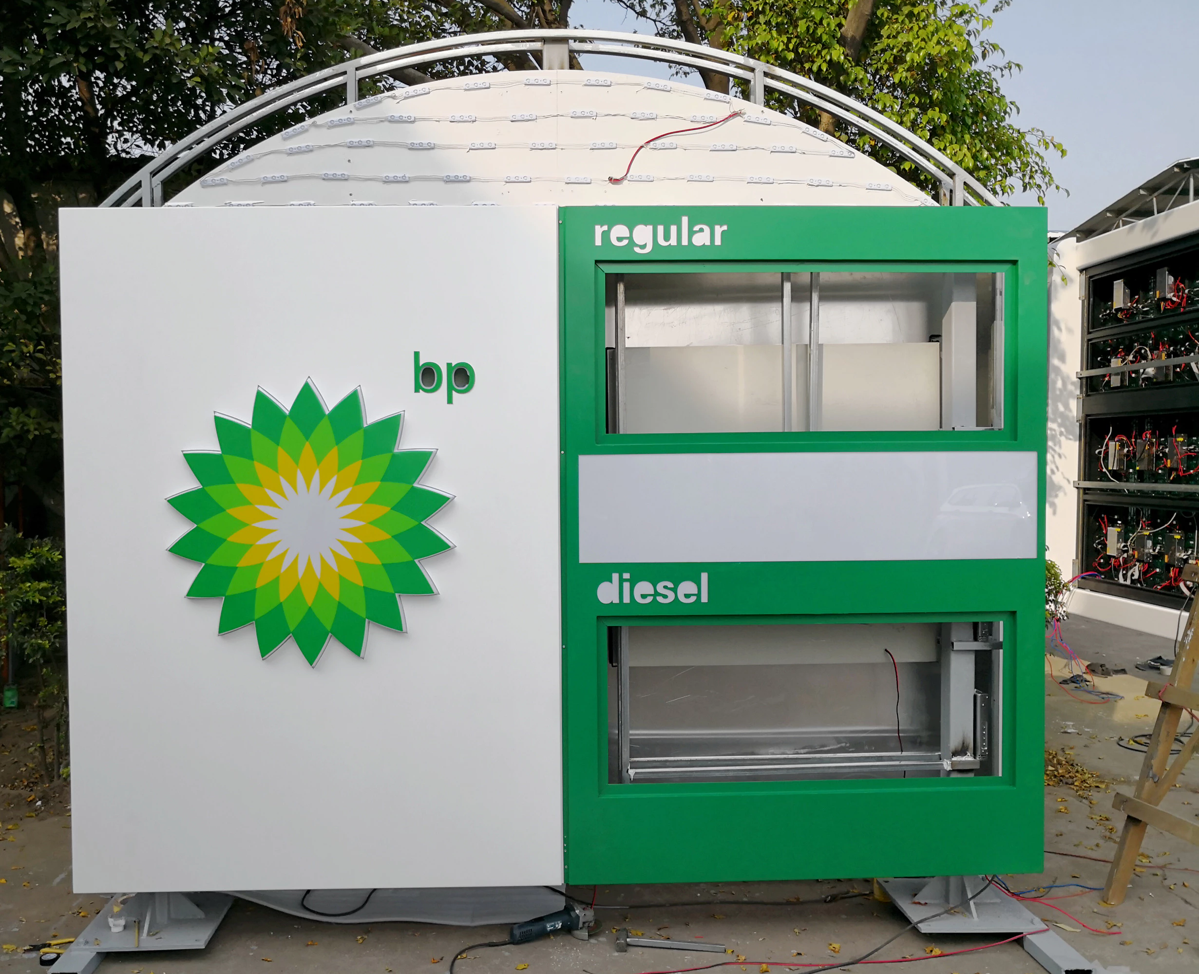 Steel cabinet structure of gas station pylon with regular and diesel price panels