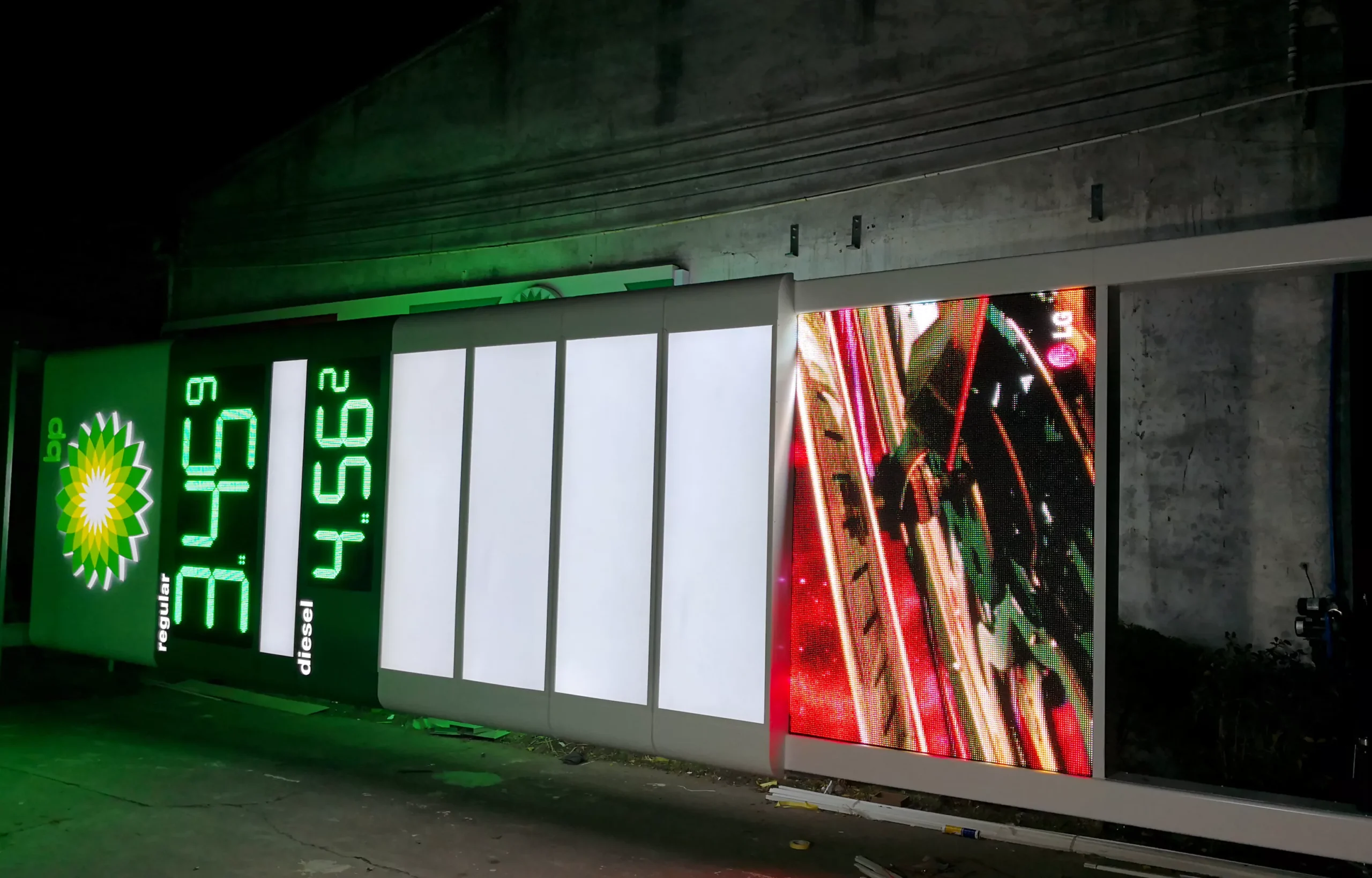 Night view of BP pylon sign with high-brightness LED advertising screen
