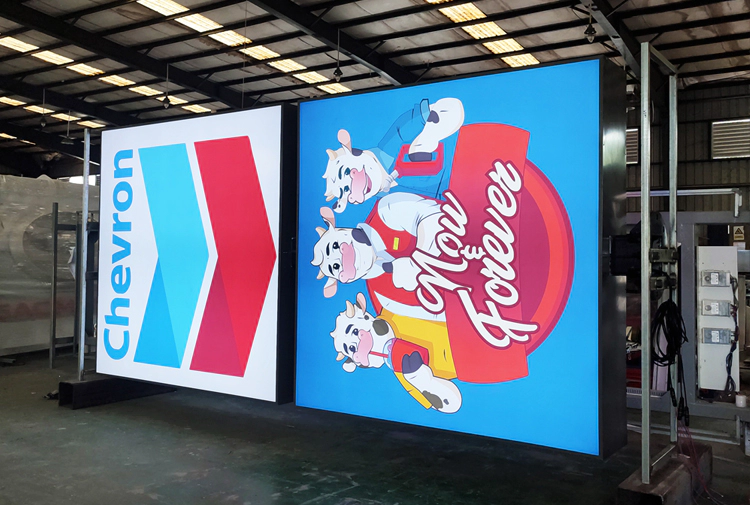 Large outdoor LED display screen for Chevron gas station pylon sign