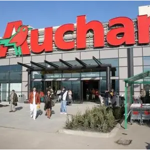 Large scale commercial signage manufacturing LED channel letters for supermarkets