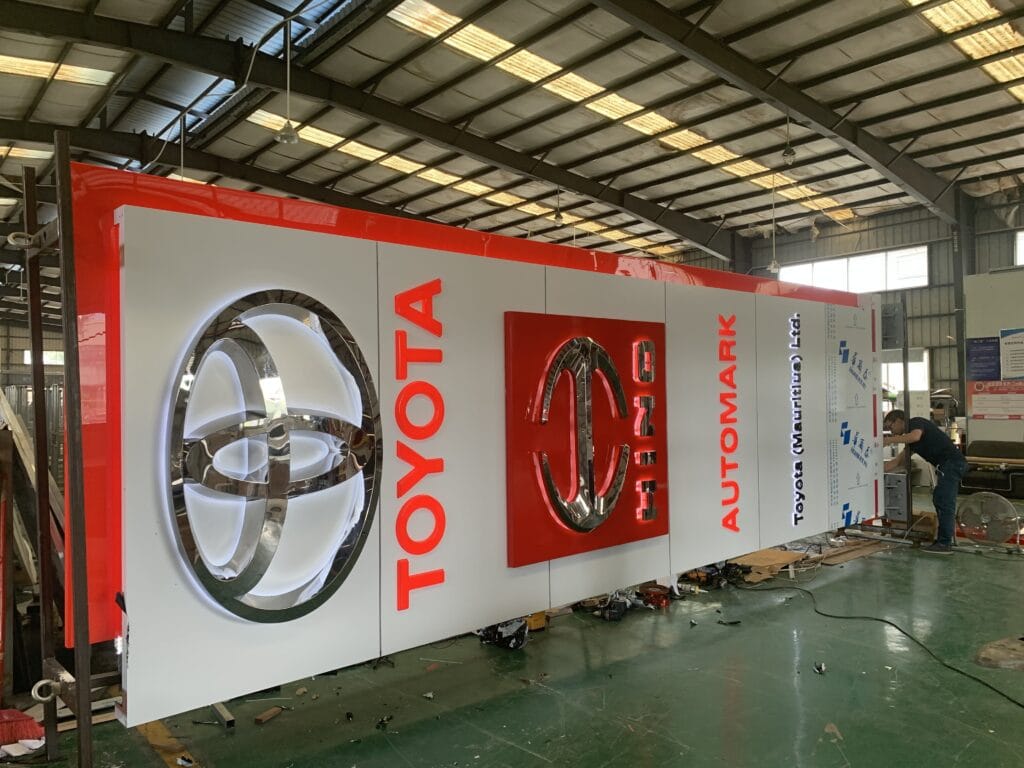 High-visibility car dealership signs manufactured by Grandview.