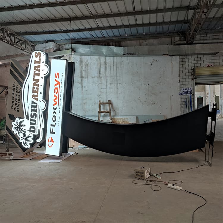Curved commercial monument sign